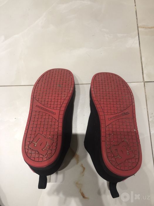 Dc shoes красно черные