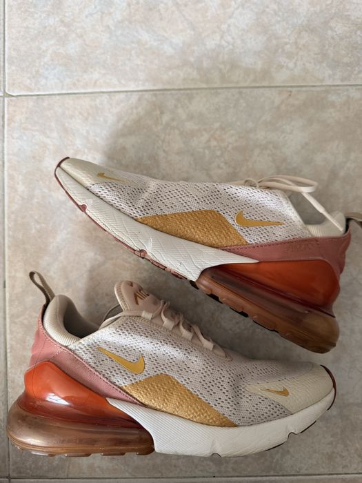 ОРИГИНАЛНИ Nike AirMax 270 в цвят GOLD