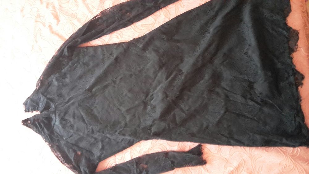 Rochie dantela si spate gol