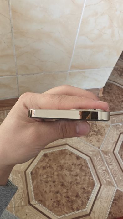 Iphone 12pro золотистый цвет