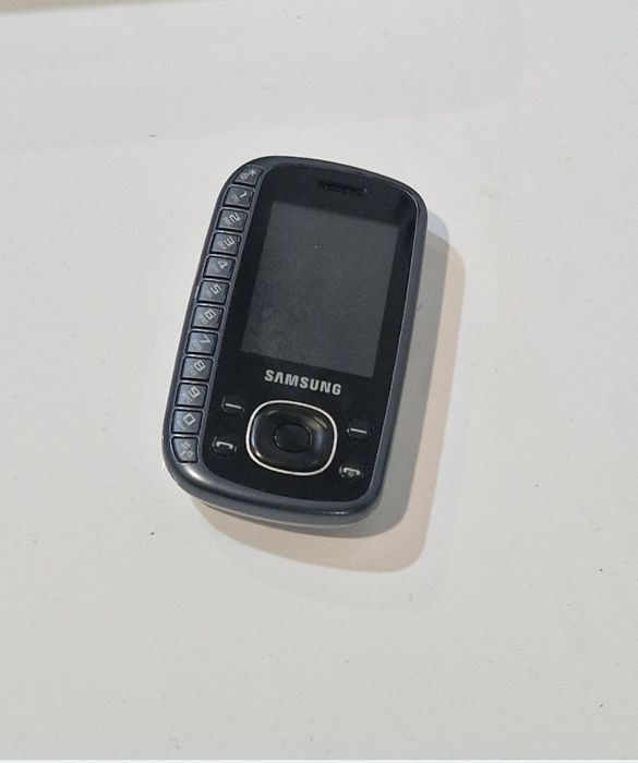 Telefon cu tastatura laterala fara capacul de la baterie