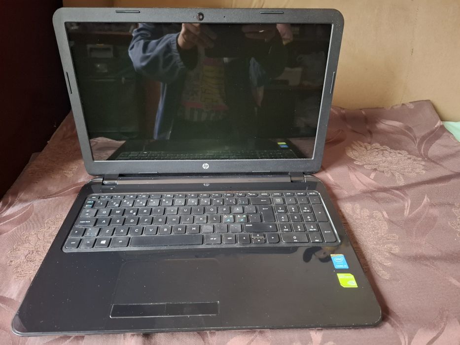 Vând laptop HP I5 gen5l 5
