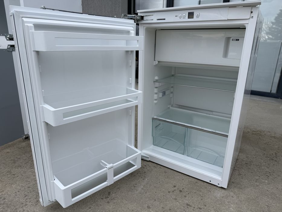 Малък хладилник за вграждане Либхер КАто НОВ