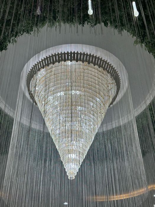 Продаётся люстра для банкетного зала