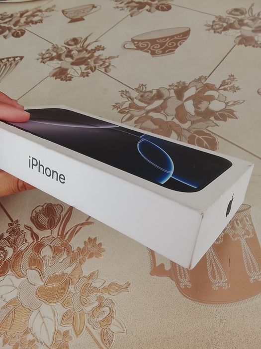 Продавам котия , за телефон Apple iPhone 16promax