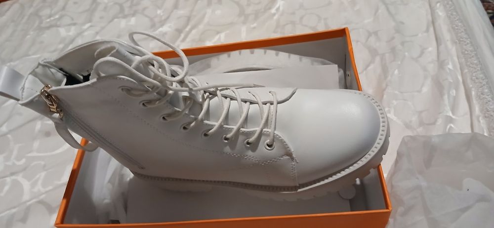 Oq etik yangi va ozgacha