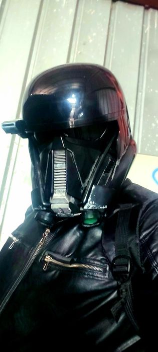 Каска на Death trooper от star wars.