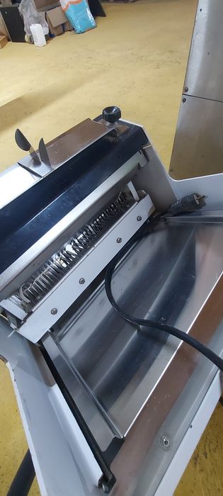 Хлеборезка, нож для хлеба