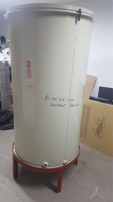 Butoi de vin cu capac florant