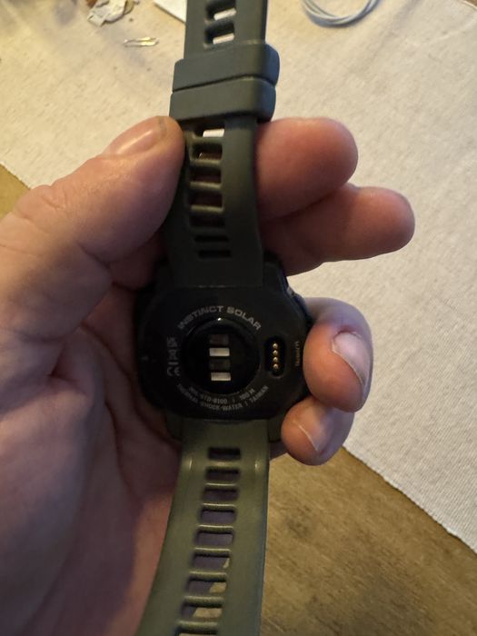 Garmin Instinct solar - с резервна каишка