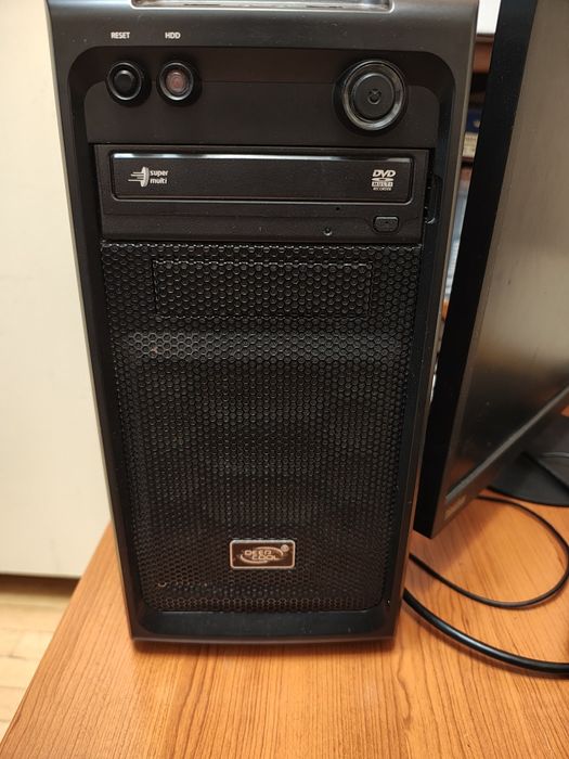 Настолен компютър с монитор