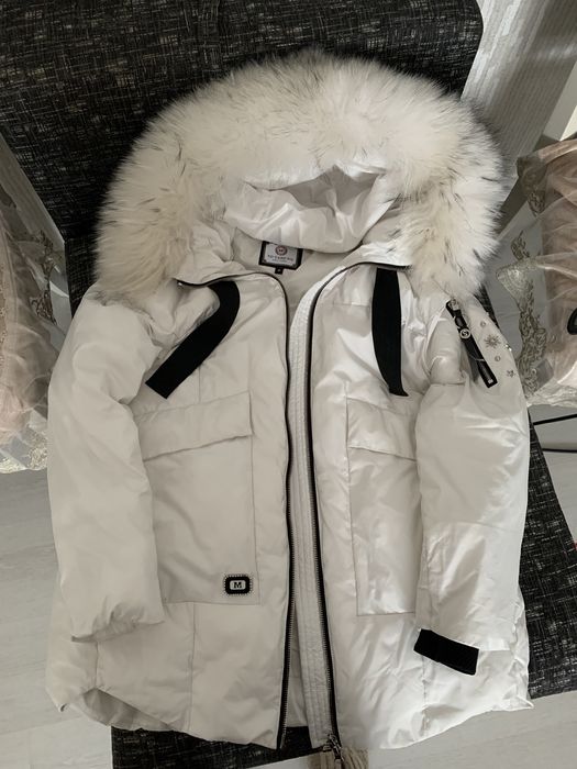 Белый пуховик