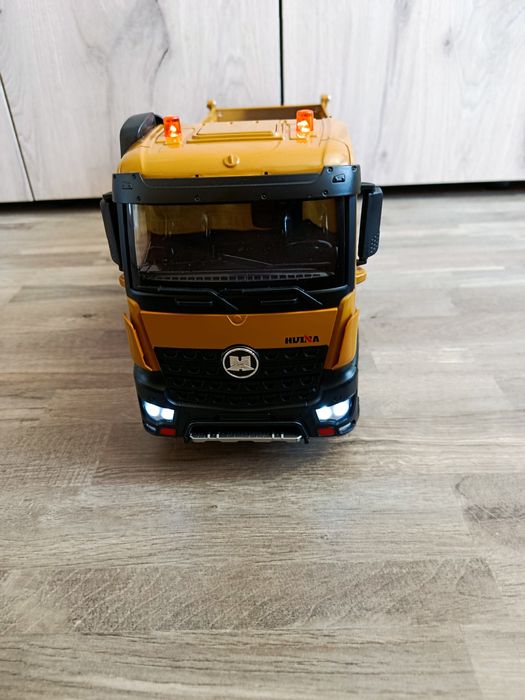 RC Реплика на Самосвал Mercedes-Benz Actros 8x4 – Мащаб 1:14 (Метал и ABS)