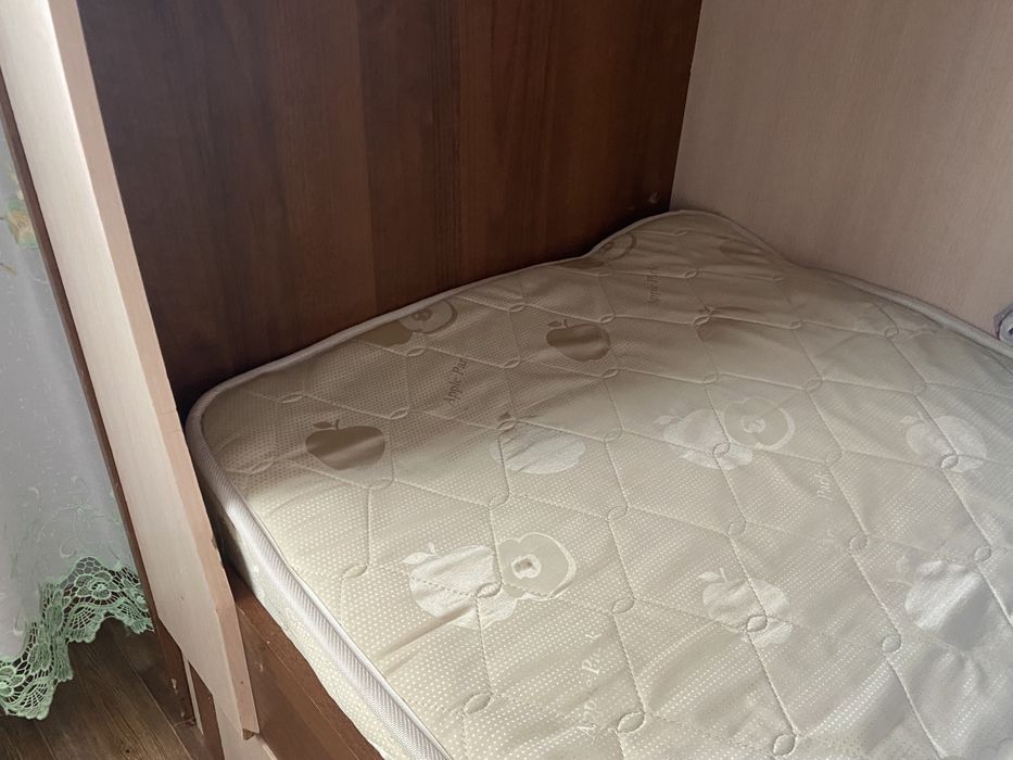 Двухэтажный кровать