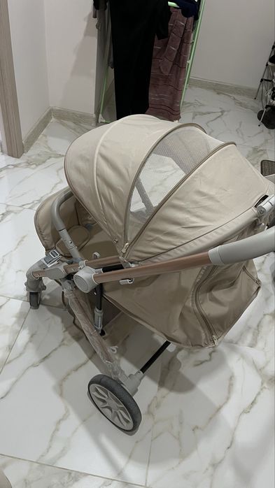 Прогулочная коляска новая