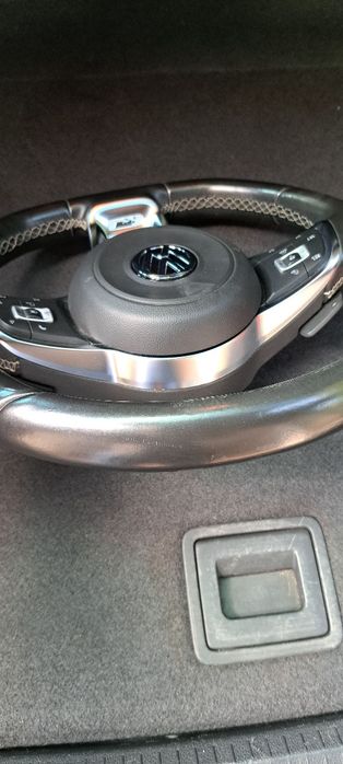 Продавам оригинален R Line волан