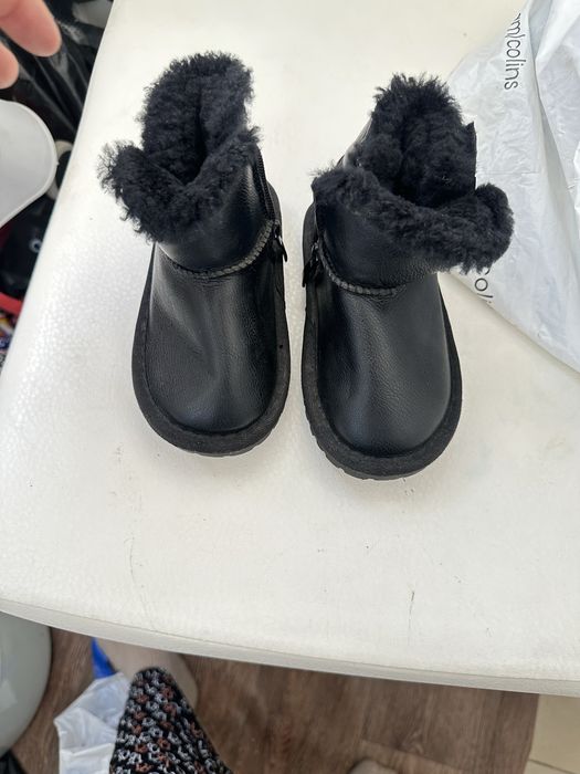 Продам угги для ребенка