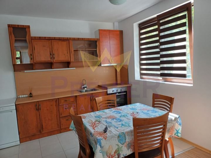 Дава се под наем Двустаен апартамент в Варна, Бриз - 70 кв.м за 510 € - Снимка #3