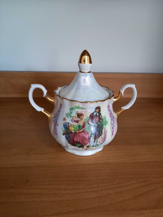 Продам сахарницу Мадонна