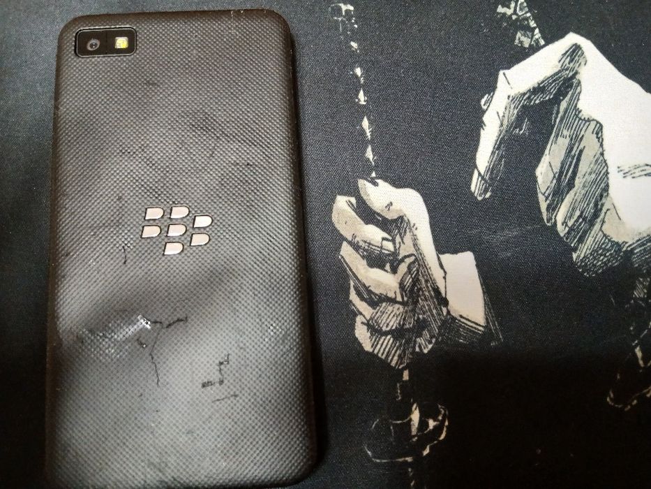 Assalom alekum telefon sotiladi Original Black Berry Z10 16Gb