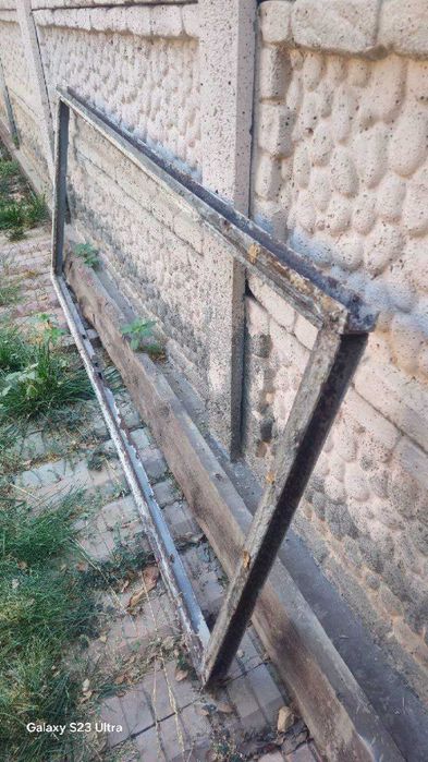 железная дверь тяжелая