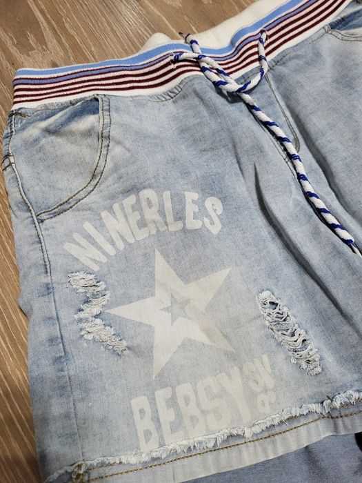 Вещи. Джинсы, шорты, свитер, рубашка