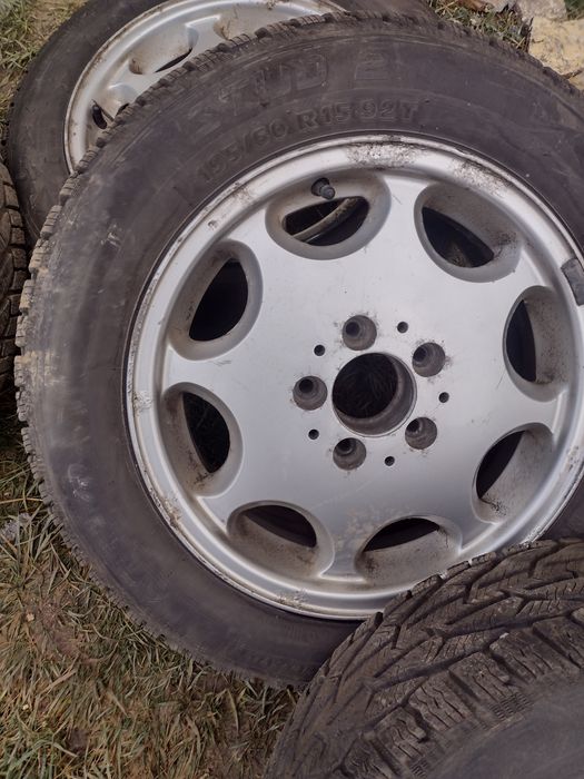 Продавам 15 цола джанти със зимни гуми Kormoran 5х112 за Мерцедес