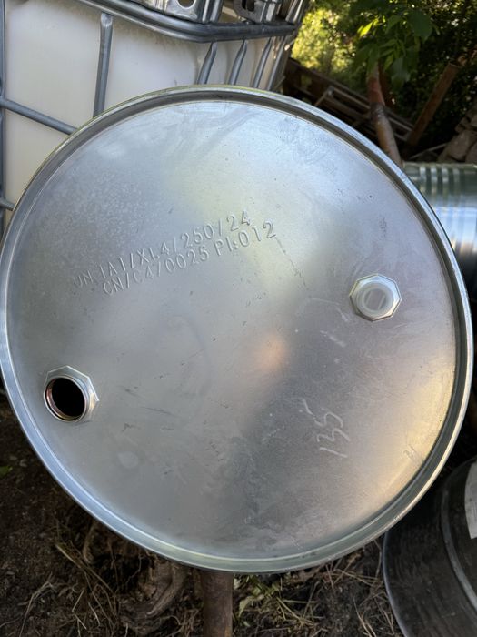 Vând butoaie de tablă zincată