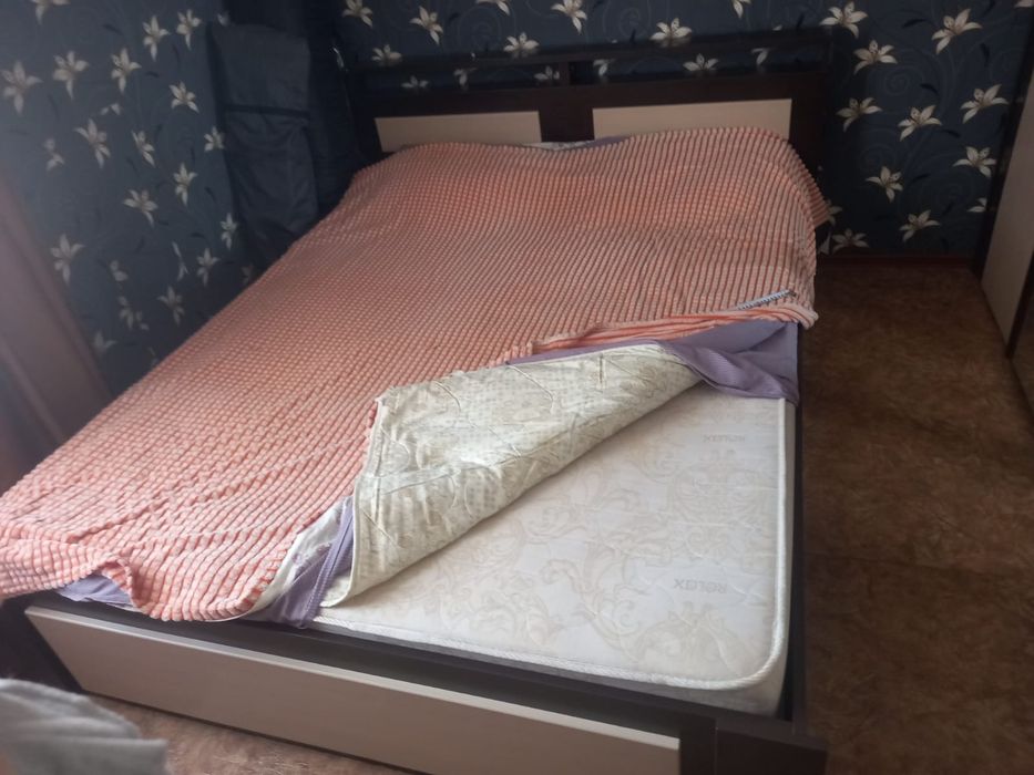 Продам спальный гарнитур недорого