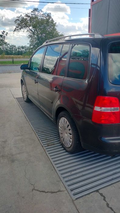 Vând Volkswagen Touran