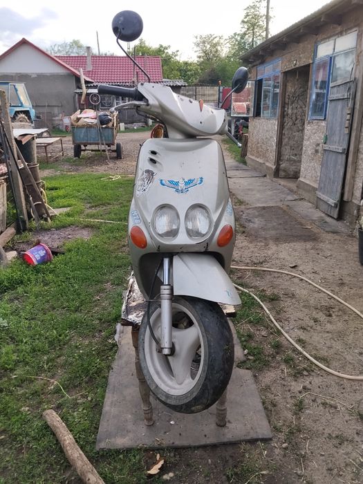 V8ând scuter Yamaha neos stare perfectă cu acte