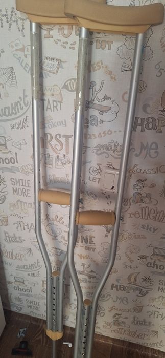 Продам костыль новый