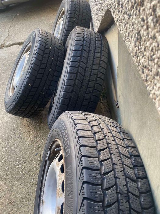 Зимни Гуми 215/65/R16