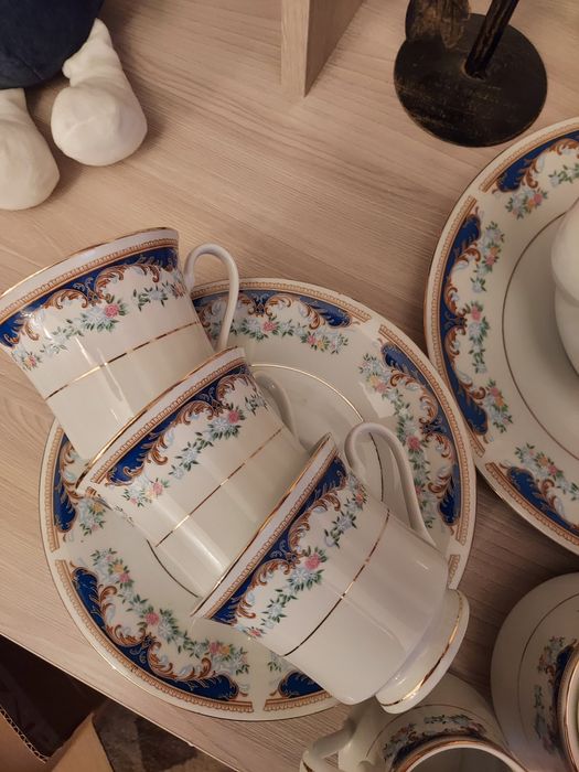 Продам сервиз на 6 персональный.