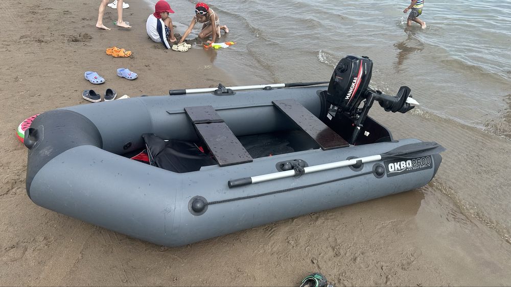 Продам лодку с маторам