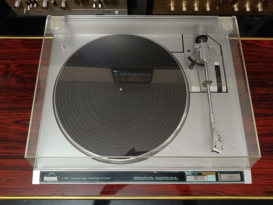 Проигрыватель винила JVC L-A 120