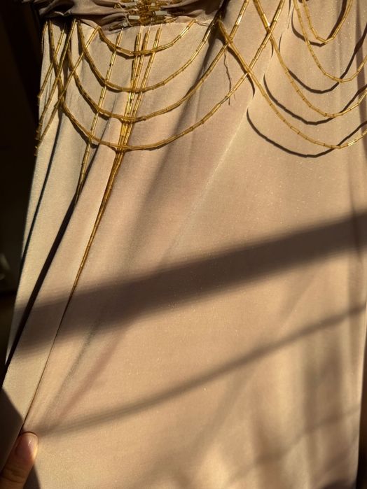 Бална рокля. Роклята е шита по поръчка.