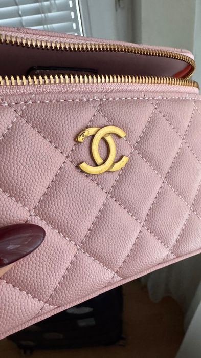 Розова дамска чантичка тип Chanel / козметична чанта с верижка