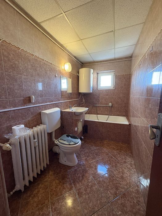 Apartament 3 camere , decomandat ,zona Confectii