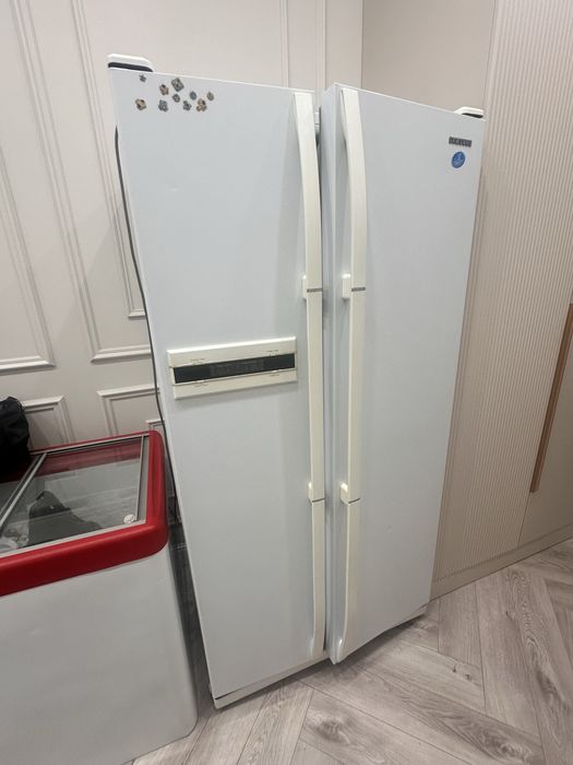 Холодильник Samsung Side-by-Side