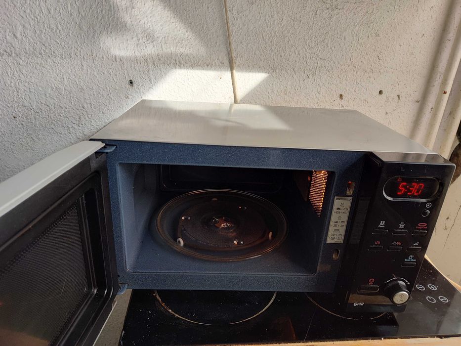 Сервизирана микровълнова с три месеца гаранция