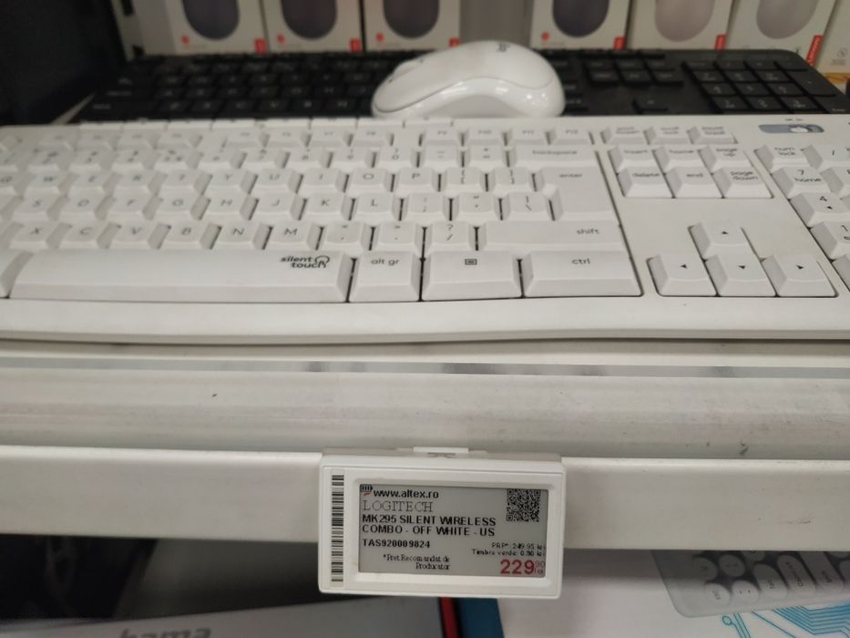 Kit mouse si tastatura wireless Logitech aproape nou