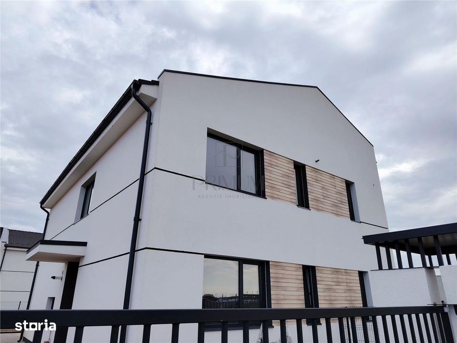 Duplex Cu Panouri - 5 Camere - 3 Bai