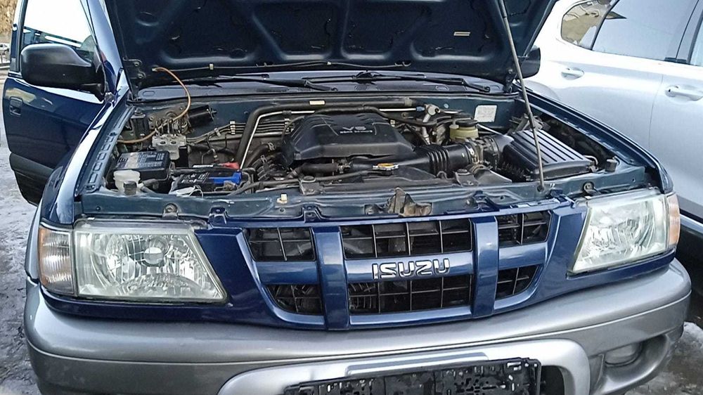 Isuzu Rodeo 3.2 l 2003 года