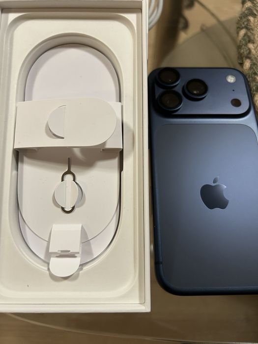 Iphone 17 pro Deep Blue
