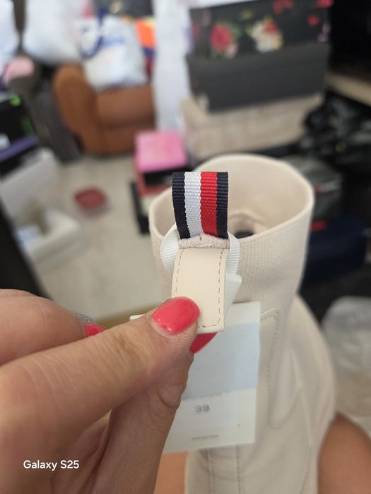 Чисто нови боти!
GUESS-38 номер , 100 лв.
 Tommy Hilfiger-39 номер , 1