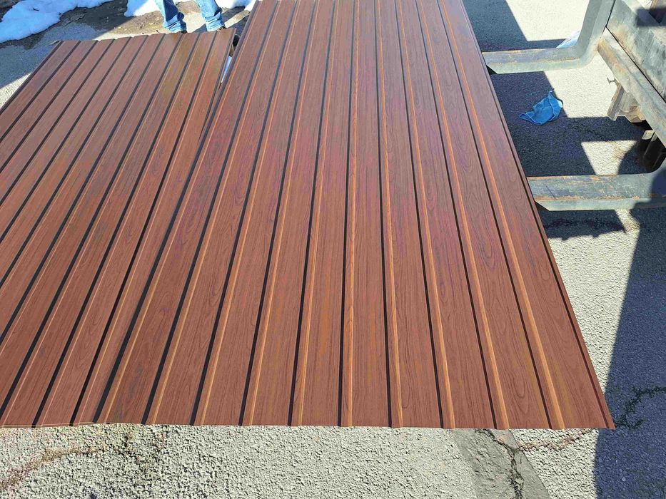 Облицовъчна трапецовидна пластифицирана ламарина с дървесна шарка