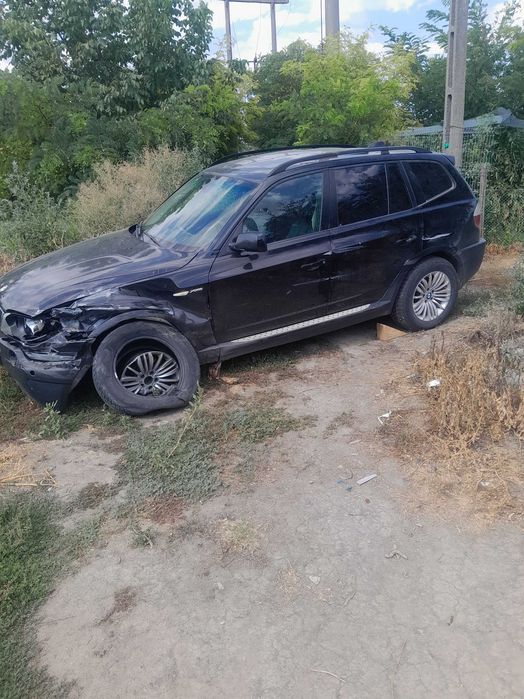 Vând bmw x3 e83 2006 cu toate actele în regula sunt proprietarul mașina a fost implicata într-un accident rutier