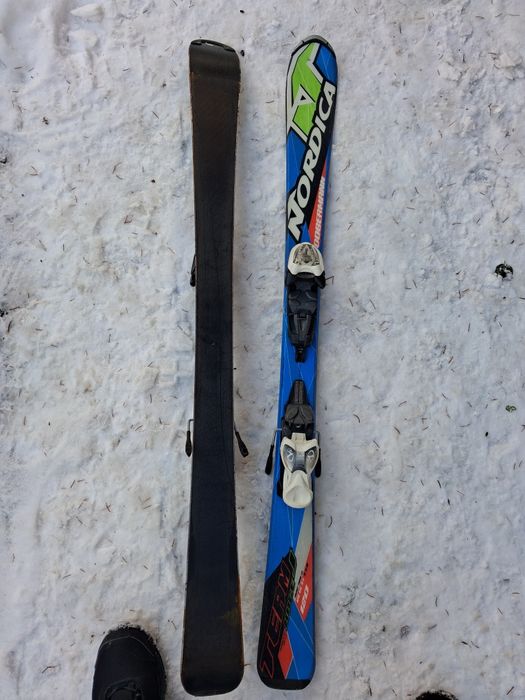 Vând   schiuri copii