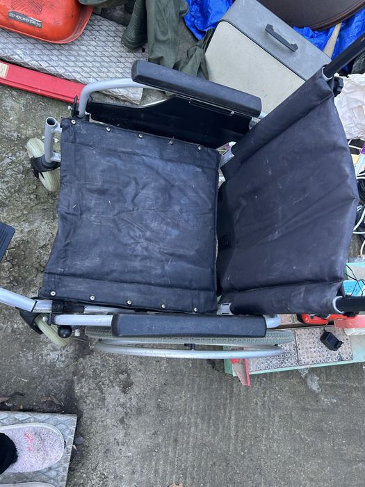 Vand caricior pentru oameni cu dezabilitati